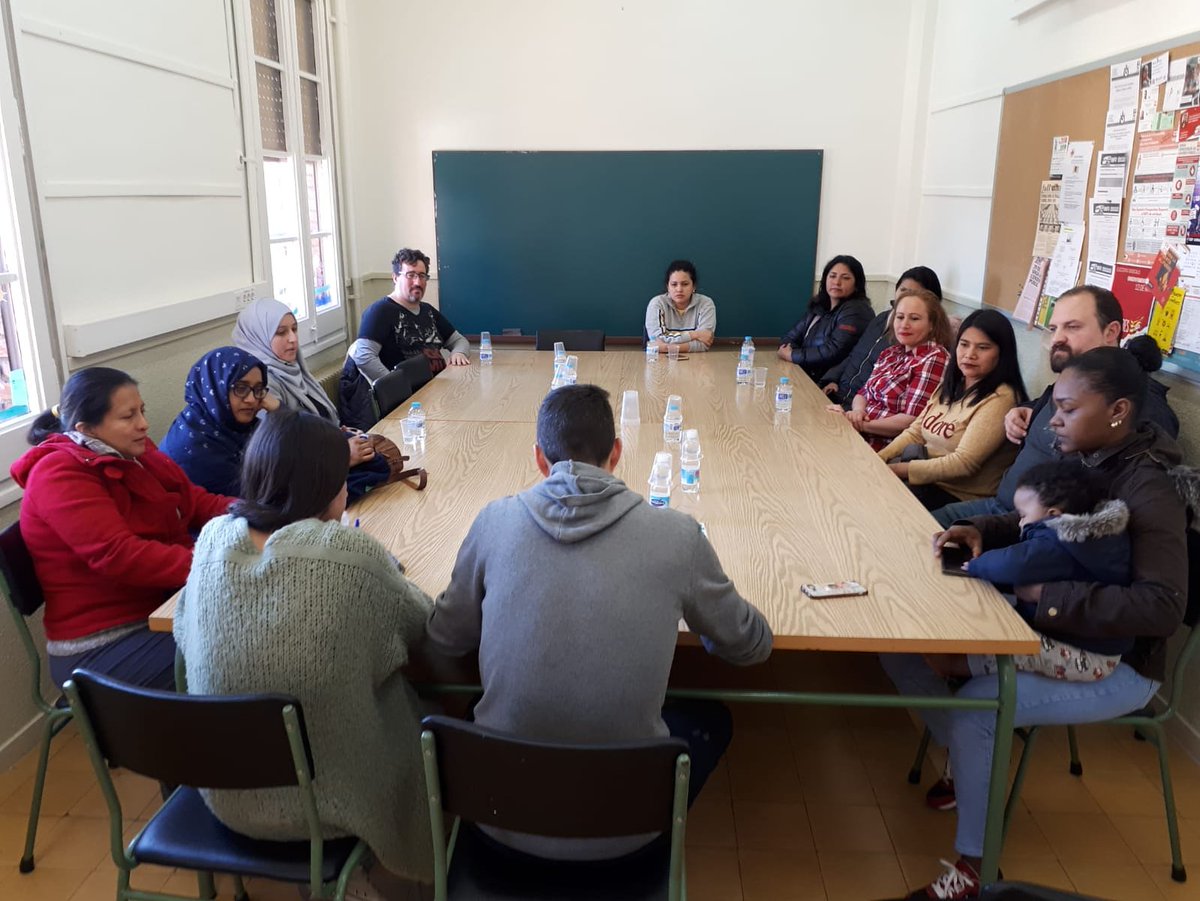 escolafmaciabcn's tweet photo. Segona sessió del #conselldefamílies a l'escola. Tots junts fem una escola millor #escoltar #compartir #proposar @consorciedubcn @BCN_SantsMont @Bcn_Eixample https://t.co/JXZzoA3kuY