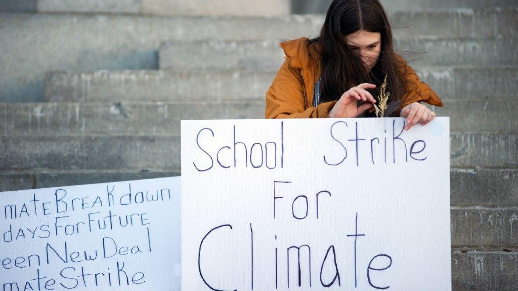 greenpeaceusa's tweet photo. Last week during her #FridaysForFuture #ClimateStrike, a man drove by 12-year-old @havenruthie rolled down his window and flipped her off.

Can we get some ❤️ on this tweet to show her that the world supports young climate activists? https://t.co/qWJOncywDG 
@climatestrikeUS https://t.co/5d3d8fhyXE