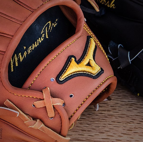 BaseballRampage's tweet photo. Mizuno Pro gloves, handcrafted with US Kip Leather 😍 https://t.co/evIjosOIkR