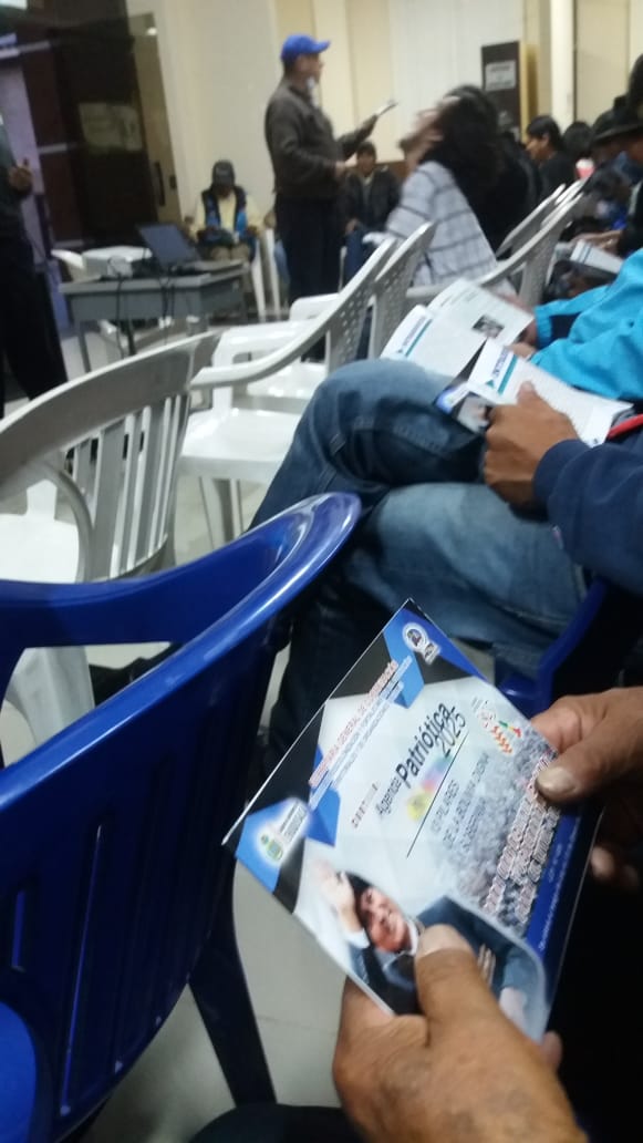 JDFATOS's tweet image. El 08-02-2019 el Secretario General del GADCH Dr. Leoncio Layme, Leonardo Maturano Jefe J-DFATOS y  autoridades de ORGANIZACIONES SOCIALES, entregaron certificados del PRIMER CICLO DE FORMACIÓN 2018.
Dio inicio SEGUNDO CICLO de FORMACIÓN 2019
 Primer Tema AGENDA PATRIÓTICA 2025