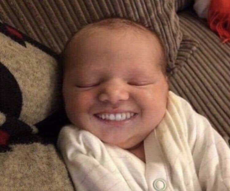 thokozile_24's tweet photo. #ANiceLifeProblemIs when it’s month end and you don’t have debit orders😊 you eat your money in peace https://t.co/w9SZ7DXqQu