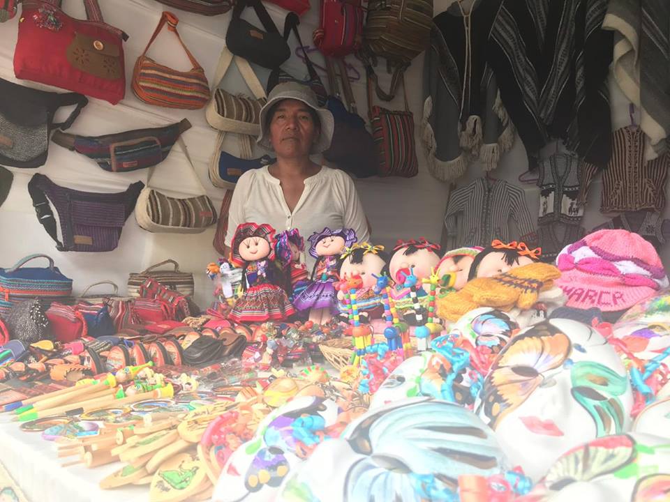 LosAndesCaj's tweet photo. Gracias al asesoramiento que recibió "Arte Killa" por parte de ALAC|#Yanacocha, este negocio familiar se ha fortalecido y difunde su artesanía en toda la región, presentándose en esta ocasión en la Feria Vive Cajamarca en el pasaje de La Cultura.
-->https://t.co/LMwnBckZSL https://t.co/dT4F7e8r1Z