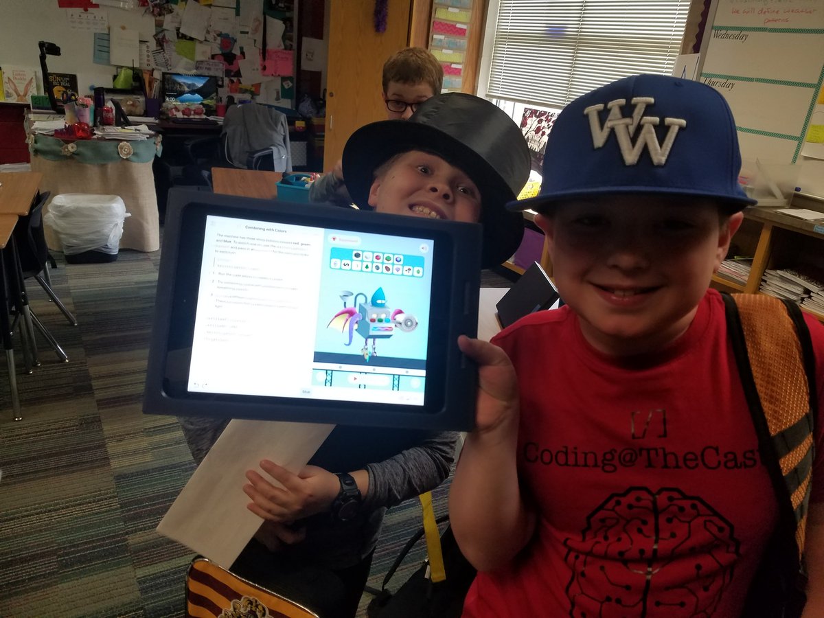 MrsPruenteCCE's tweet image. Loooong day,  but so worth it. 
Early morning math groups before school,  and coding club after school, love these kids,  they are hard workers! 
@CastlemanCreek
#codingatthecastle 
#weloveourccekids 
#thisismidway 
#thisiscce 
@SwiftPlayground 
#codemachine