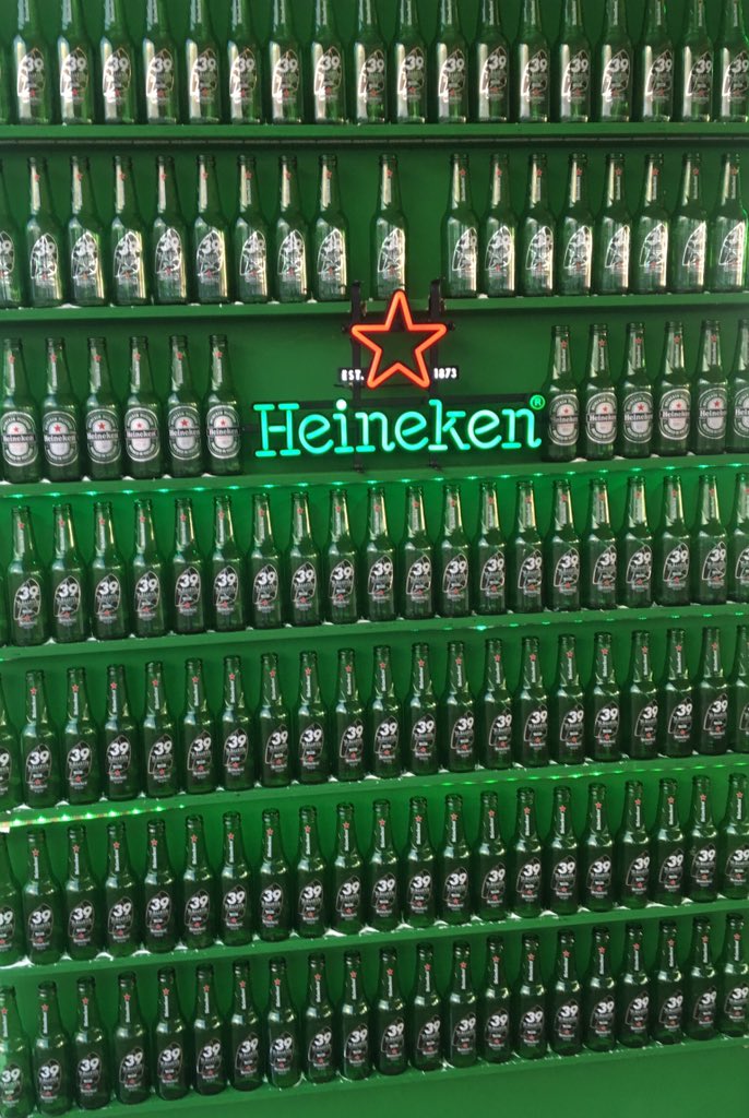 TopazCharters's tweet image. Getting ready to #PARTY at the 39th annual #heinekenregatta!