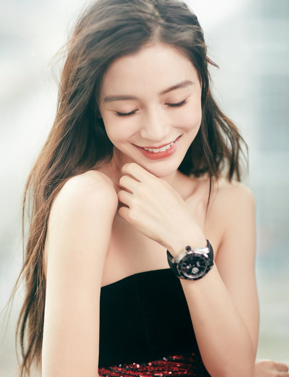 TrendingWeibo's tweet photo. Happy Birthday to amazing #Angelababy! The actress and beloved #KeepRunning MC turns 30 today. 🎉🎂

#YangYing #杨颖 https://t.co/SUQBDu4xSp