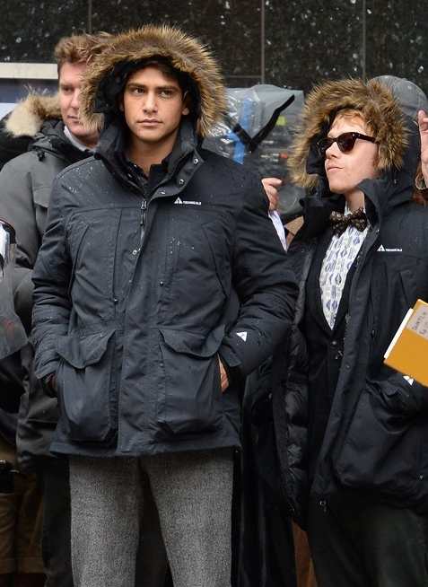 JuttaFreudig's tweet photo. #MusketeersEurope #BehindTheScenes #BTS #Snatch #SnatchTV S1 (2016) and S2 (2018) #LukePasqualino #lucapasqualino #AlbertHill #RupertGrint #StephanieLeonidas #ÚrsulaCorberó director #KevinConnolly #ThrowbackThursday https://t.co/dco3kenNVr