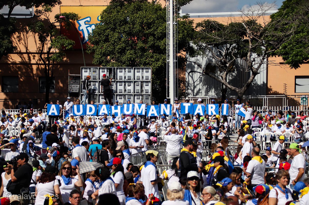 valavol's tweet photo. @mbachelet #BacheletVenAVenezuela conoce la realidad del día a día de todos los venezolanos. Soy fotógrafa y aquí puedes ver pruebas de personas que necesitan AYUDA HUMANITARIA, no solo eso sino que TODOS MERECEMOS VIVIR EN UN PAÍS CON GARANTÍAS Y LIBERTAD #RT https://t.co/VVLOlb3Cqd