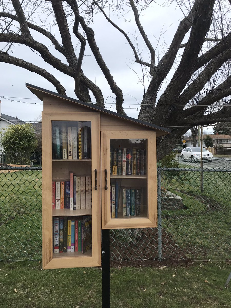 KingsleyLfl's tweet photo. Wednesday #shelfie 
#littlefreelibrary #saanich #victoria https://t.co/V0Mnl4PWj6