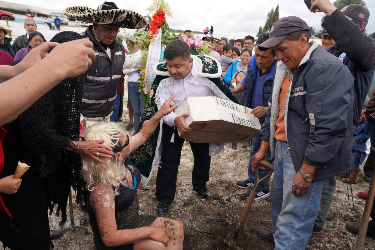 #Blog | El Carnaval en Guamote vive su luto. Visita ecuador.travel y entérate  más ⚰️ bit.ly/2SsxuGt #EcuadorEsCarnaval