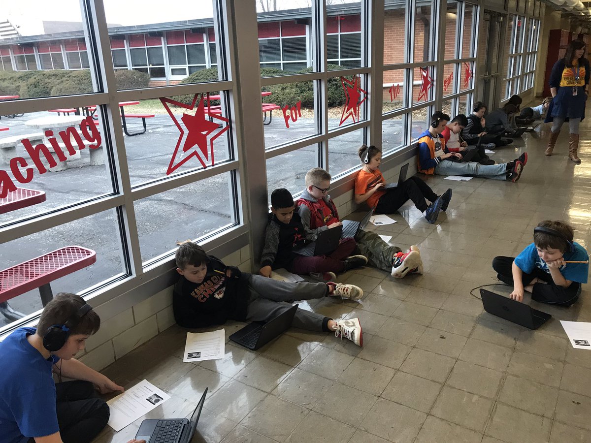 charissegroh's tweet image. Thankful for a flexible space for our @PershingElem Ss to spread out during their independent learning! 

The learning lounge is such a blessing to our kids. Grateful! #PershingProud #flexibleseating #spaceiskey @officialSPS @PershingSPS