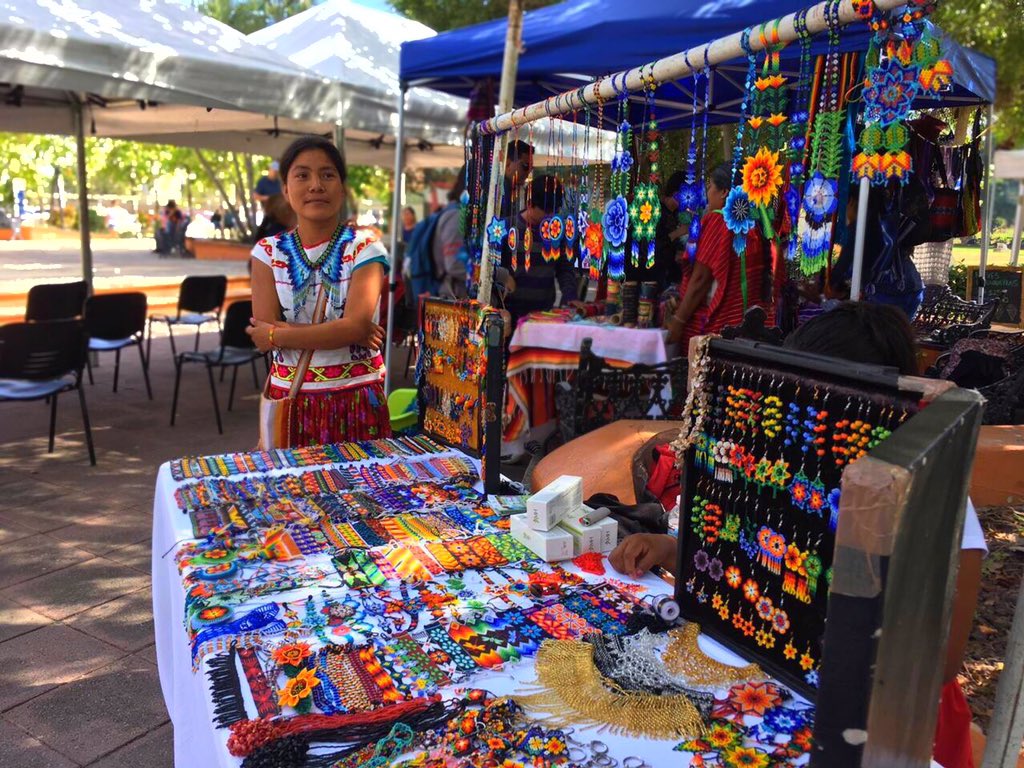 DIFVallarta's tweet photo. Nuestra Coordinación de Grupos #Indígenas y @CUCosta te invitan a la muestra artesanal y gastronómica del "Festival de Pueblos Originarios, Únicos y Diversos".

📍CUC ⌚️9 am a 6 pm 📆 último día, 1 de marzo.

#Cultura #Tradición #PuertoVallarta. https://t.co/DV8ntk8uJu