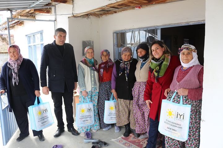 iyiparti45mns's tweet photo. Baskıyla, kavgayla değil
Hoşgörü ve sevgiyle geliyoruz.
Milletin Adayı, Köprübaşı Belediye Başkan Adayımız Fatih Taşlı, Kemhallı mahallemizi ziyaret ederek istek ve sorunlarını dinledi.
#MilletinAdayı #FatihTaşlı #KöprübaşınınBaşkanı #MartınSonuBahar #Geliyoruz #Köprübaşı #Borlu https://t.co/h317E2DZG8