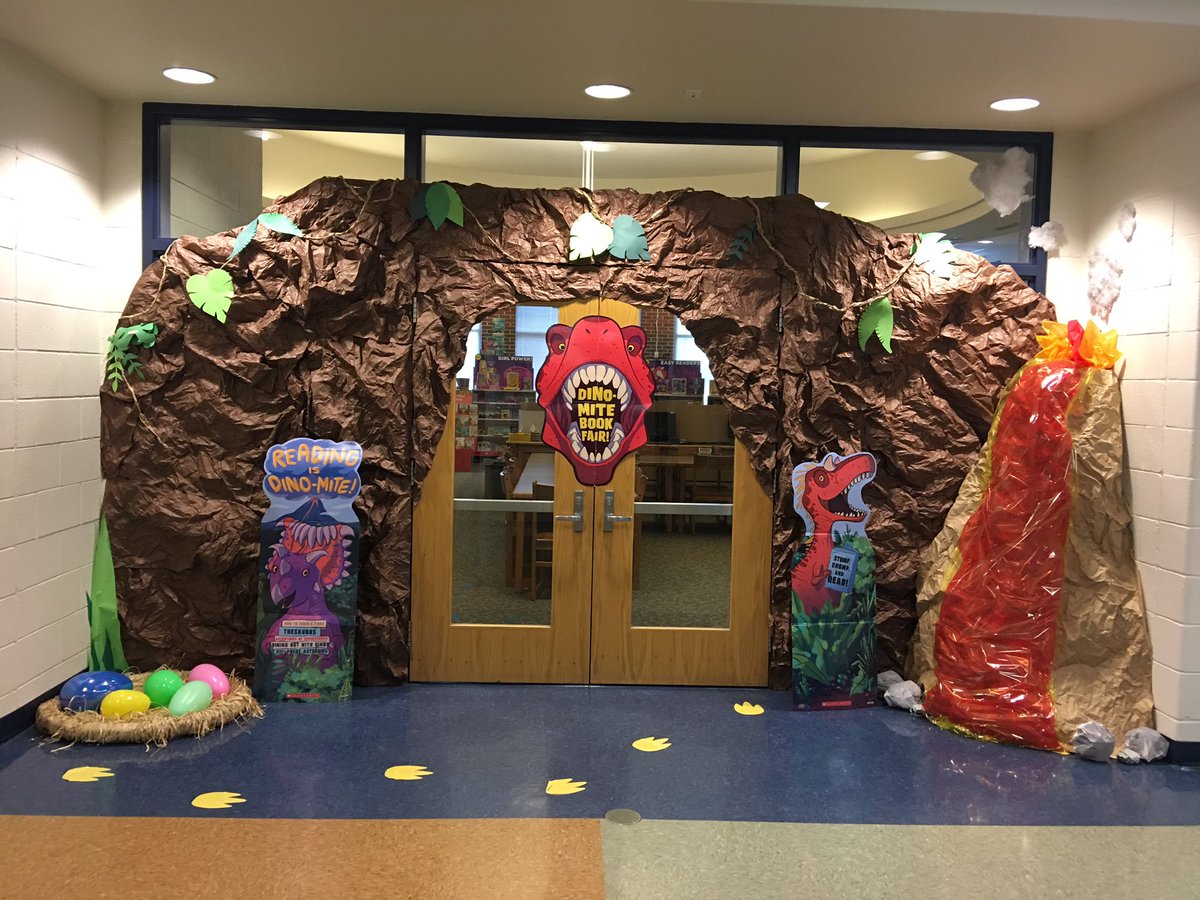 library_sut's tweet photo. Library Adventures have been super busy the last two weeks!!! Guess what time it is??? BOOK FAIR!!! @SUTTitle1 @sutscotties @cathyroo2 #readingtakesyoueverywhere #libraryadventures2019 #Bookfair2019 #stompchompread https://t.co/tdHurNBA8y