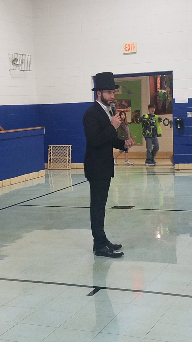 CherylGayer's tweet photo. Abe Lincoln came to see us today! #seneca_elem #senecar7 https://t.co/uoHgJQiQqU