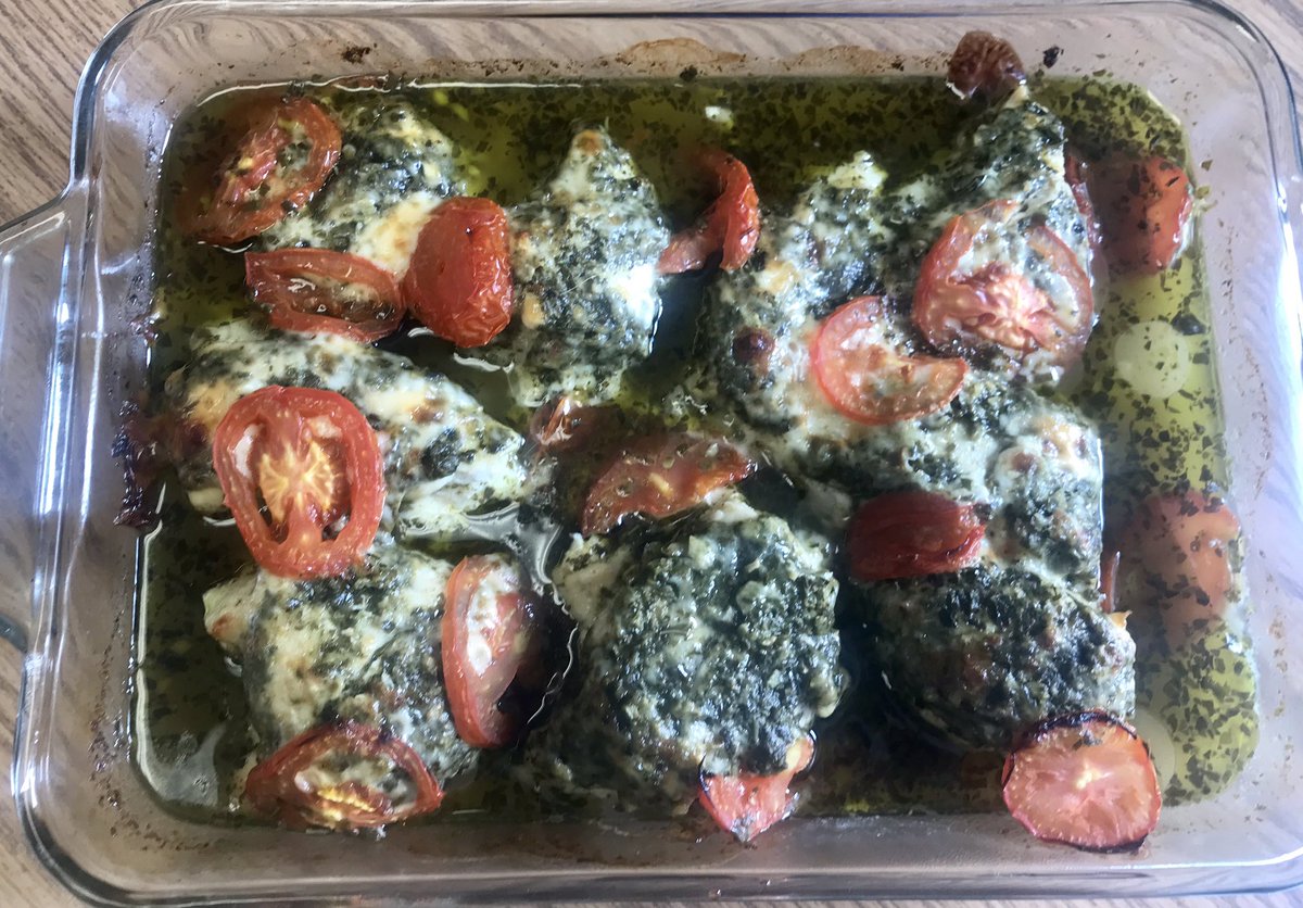 SheaShea96's tweet photo. Room 22 using ULS curriculum cooking lesson to make Baked Pesto Chicken @ATP_PUSD https://t.co/fxfZdTC7UA