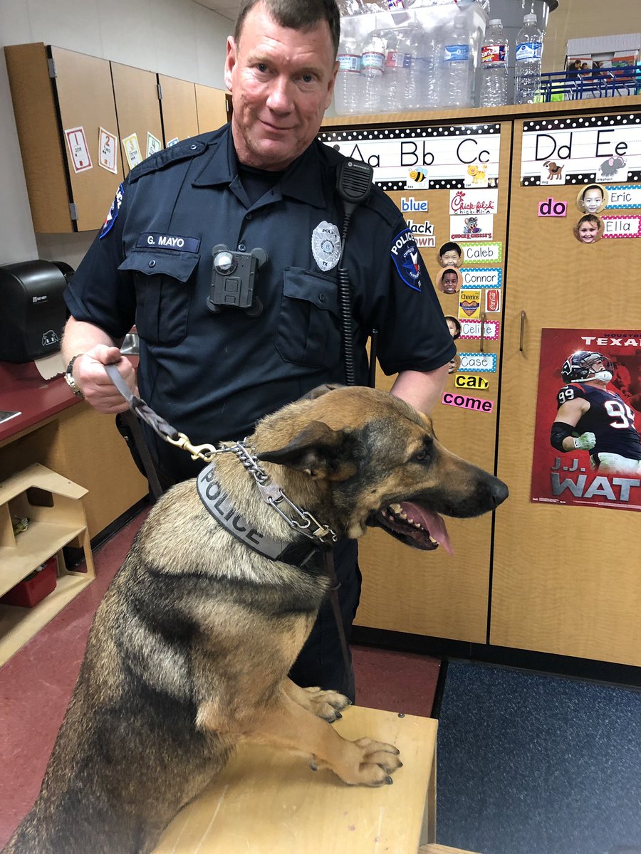 Thank you Officer Mayo for sharing Astra with us! #cyfairisdpd #sampsonstrong #sampsonkinder @lkoncir <a href="/MrsThomsonCFISD/">Marissa Thomson</a>