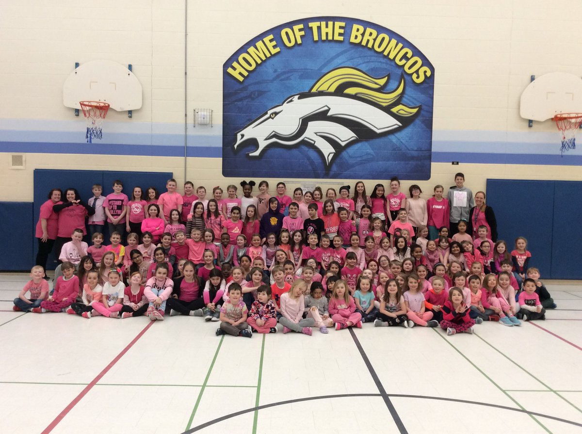VandermolenWB's tweet photo. West Bayfield is a Sea of Pink! @WestBayfieldES @SCDSBequity @pinkshirtday https://t.co/Xvvly0jQ3U