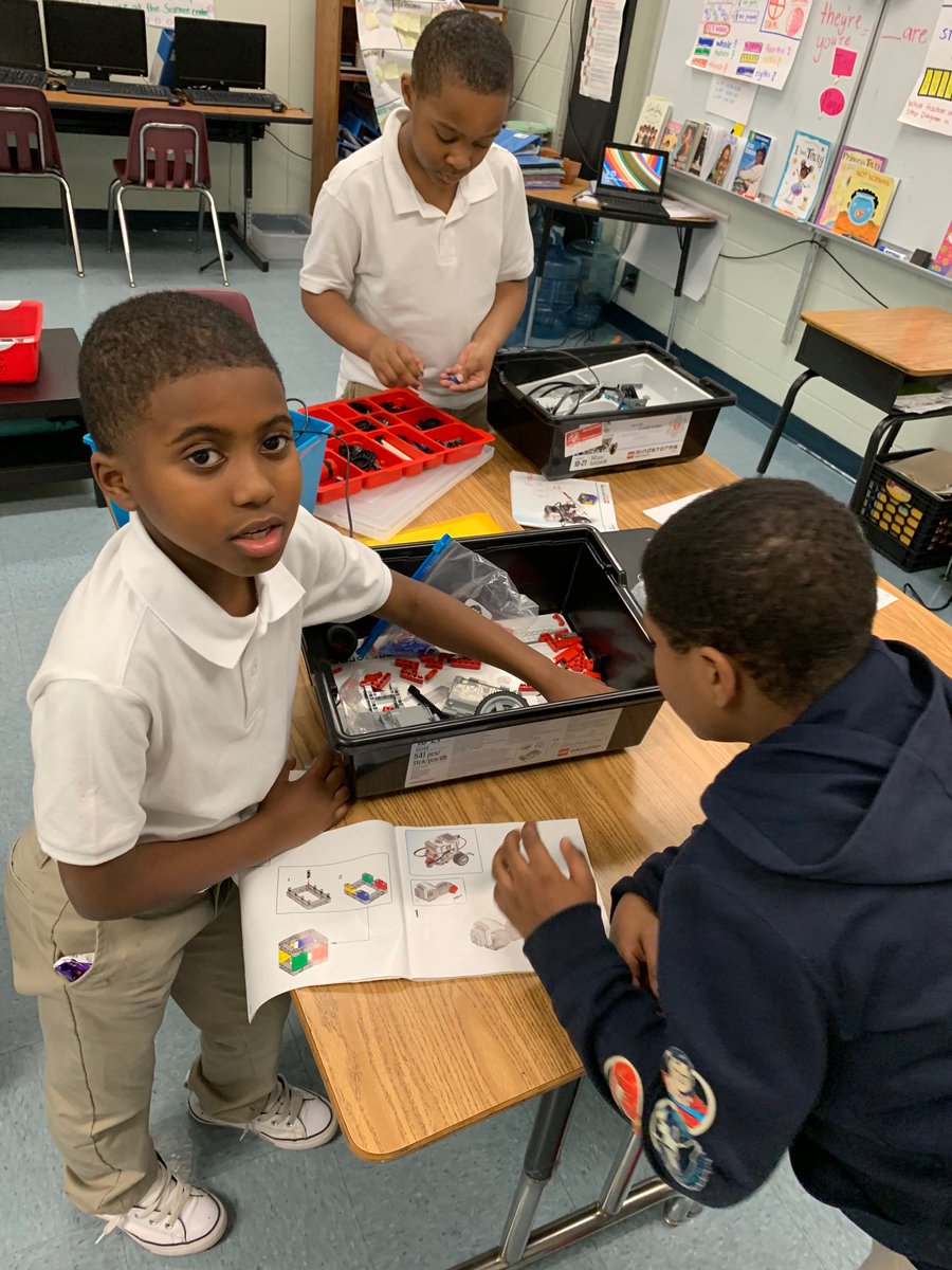 APSTAGRobotics's tweet image. New faces+ bold ideas+ hard work= TAG Team #STEM #ROBOTICS #BlackKidsCode @APSTAGAcademy @TAGMsRackston