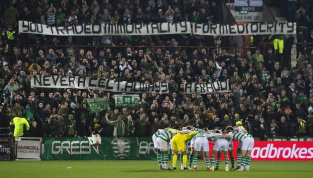 'You traded immortality for mediocrity. Never a Celt, always a fraud.'

Celtic fans' message to Brendan Rodgers 👇

bbc.in/2SyhFON