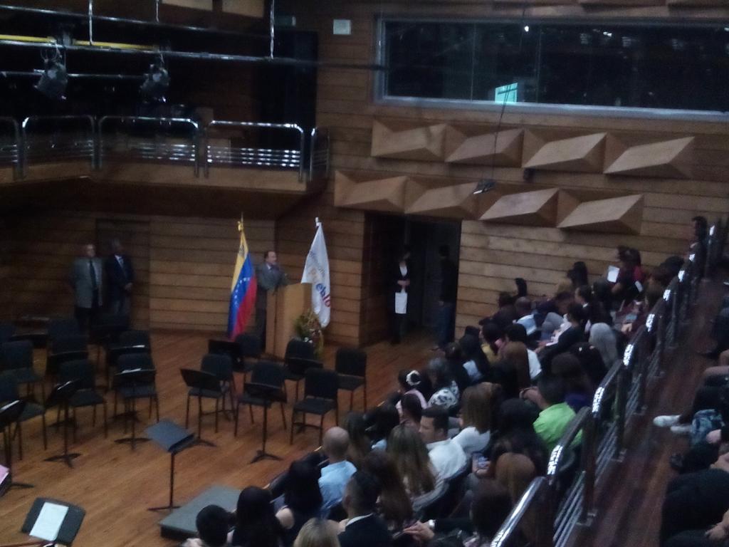 Defensoria_Vzla's tweet photo. #Ahora| El Defensor del Pueblo @aruizddp da la bienvenida a todos los presentes en el concierto Un canto para la Vida y la Paz como parte de las actividades de la semana aniversario de la @Defensoria_Vzla https://t.co/gdOus9FKvo