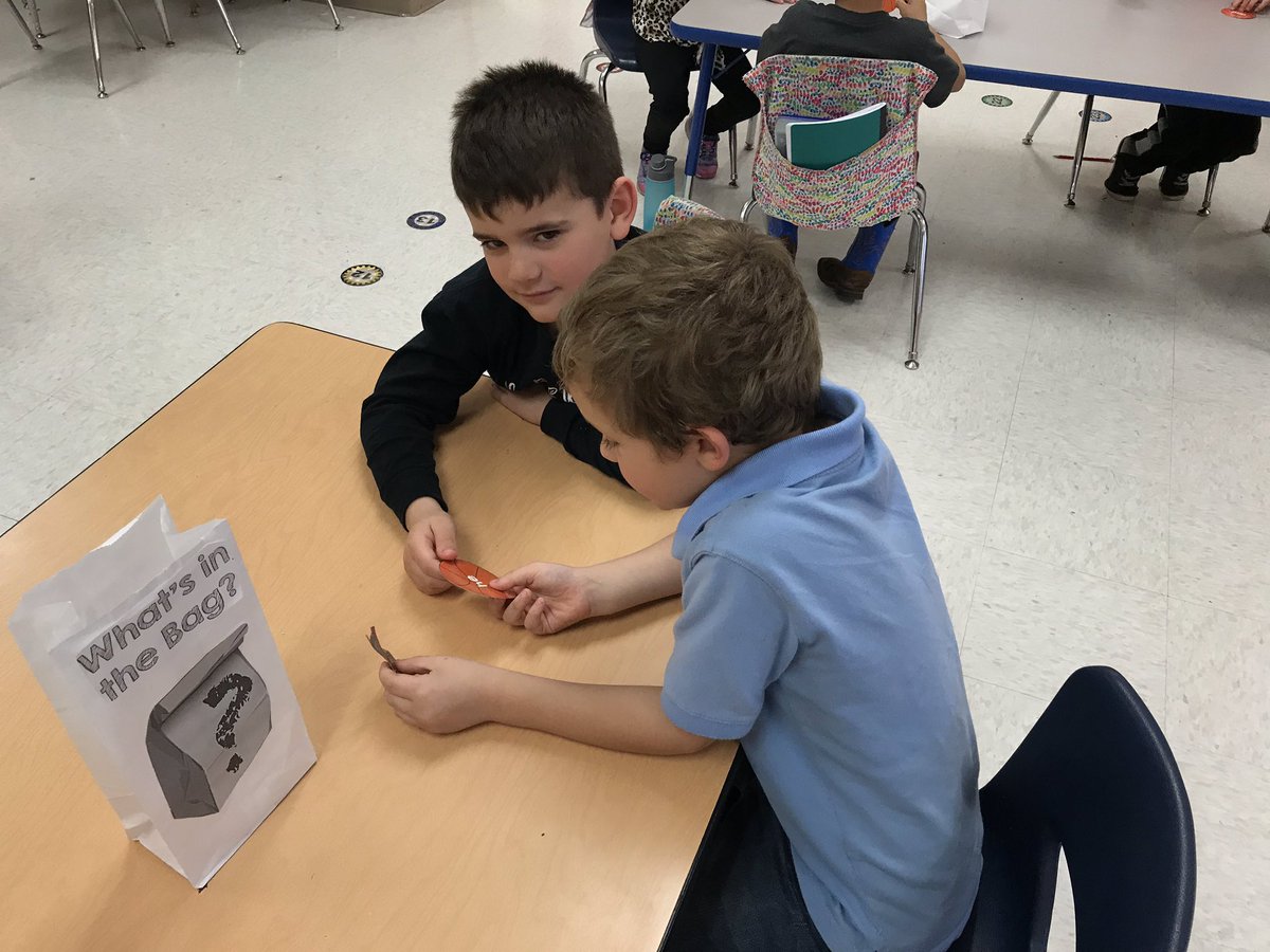 kpeepsonline's tweet image. Practicing reading sight words with a partner. #lead4ward #GoBeyondlampasas @LampasasTCE