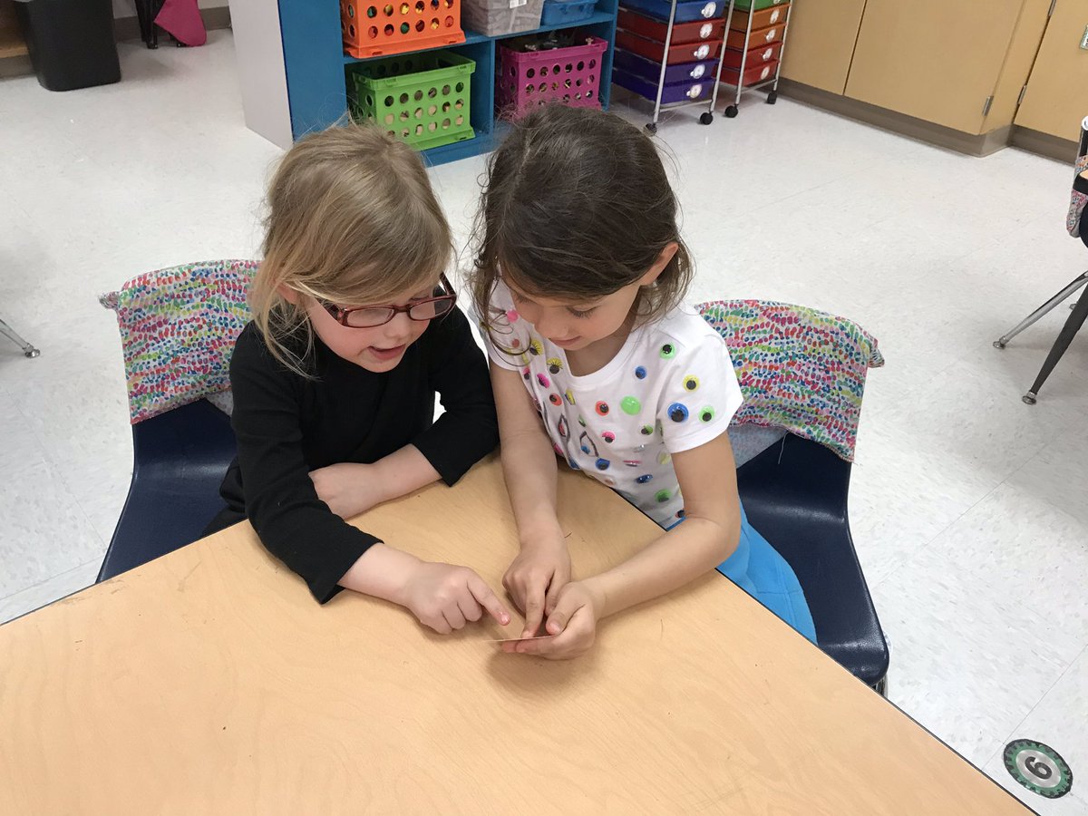 kpeepsonline's tweet image. Practicing reading sight words with a partner. #lead4ward #GoBeyondlampasas @LampasasTCE