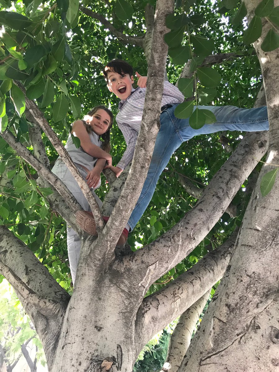 Twins in a tree! Iain and @OfficialRaeganR take a break from @YoungSheldon on the @WarnerBrosEnt lot
