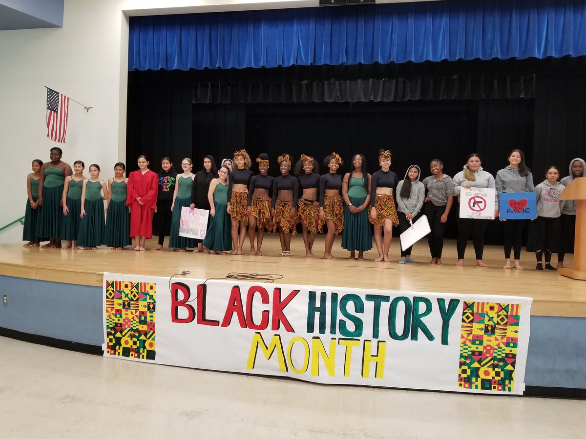 gee_jory's tweet photo. Thank you to Ms. Chew and Ms. Strawder for a Wonderful Black History Month Celebration @sdmpanthers. We had some delicious food followed by some amazing performances.
#BlackHistoryMonth2019 
#PanthersLife #PantherPride https://t.co/Pjl33F02n4