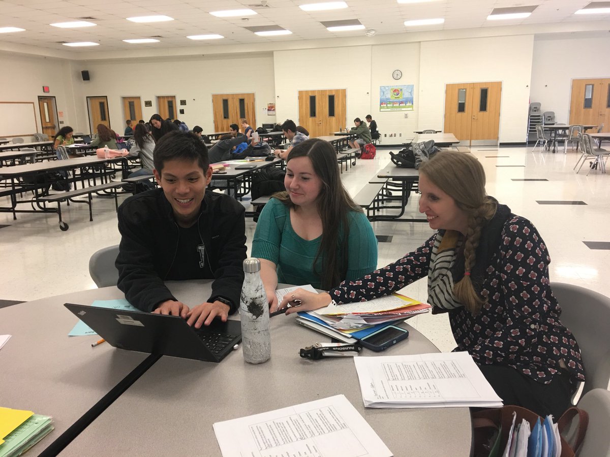 trdunn11's tweet photo. Students from #DHSMichigan looking at their grades and creating a plan to end the quarter strong! 🤠🤠 ⁦@DominionLcps⁩ ⁦@SincerelyTechie⁩ #trulytitan19 https://t.co/43UjiP1Q37