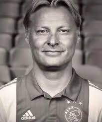 Jantjeboskamp's tweet photo. Ajakkes scoort uit corner wat geen corner was, en bedankt Blom.

#feyaja https://t.co/8luRFKBkv2