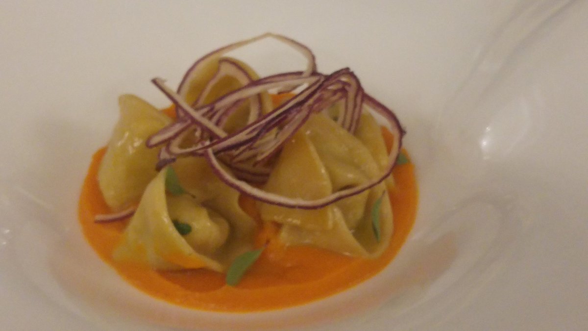 LaConsiglieria's tweet photo. .@paestumcapaccio

#aspassocon #forchettaetaccuino a #Paestum provo gli #abbinamenti di #chef #LuigiCoppola ristorante #CasaColoni #TenutaDucadiMarigliano #tortellodimagro zucca e cipolla; #gamberi #barbecue e patate e #catalana di seppia

@anboemo @Barbaga3Gaetano @paoloigna1 https://t.co/Ciu7pYkLct
