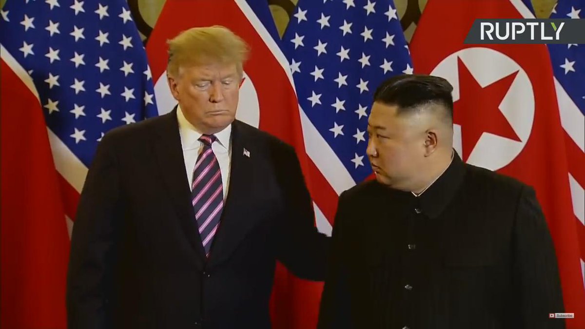solemlou's tweet photo. Humiliation : Admirez comme #Trump fait des courbettes à la #Coréedunord ! Les #Usa rampent devant les pays qui peuvent les détruire ! Savent que martyriser les plus faibles. Merci à la petite Corée : une poignée de croquettes pour Trumpy et à la niche !#france #macron #sionistes https://t.co/PxxKIVXYsK