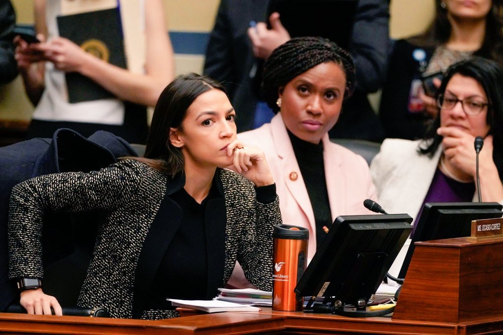 fullight247's tweet photo. Caption this photo:
A picture of individuals that visibly feel family separations demand actual justice!!!
DO NOT GROW WEARY IN DOING GOOD MY SISTERS! IN DUE TIME YOU WILL REAP THE HARVEST!!!! Praying for you!
#Mood 🙌🏾🙌🏾🙌🏾🙌🏾
#FamiliesBelongTogether #wewantnames #7mos https://t.co/YrhKyZPxw2