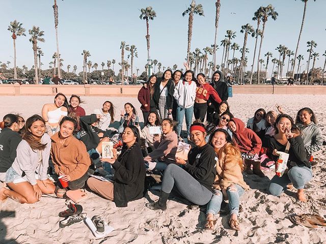 SDAPhiG's tweet photo. Sunset painting session with @deltasigmapsi 🎨

#sdaphig #aphig #alphaphigamma #greekunity https://t.co/ZbLnooJNDC