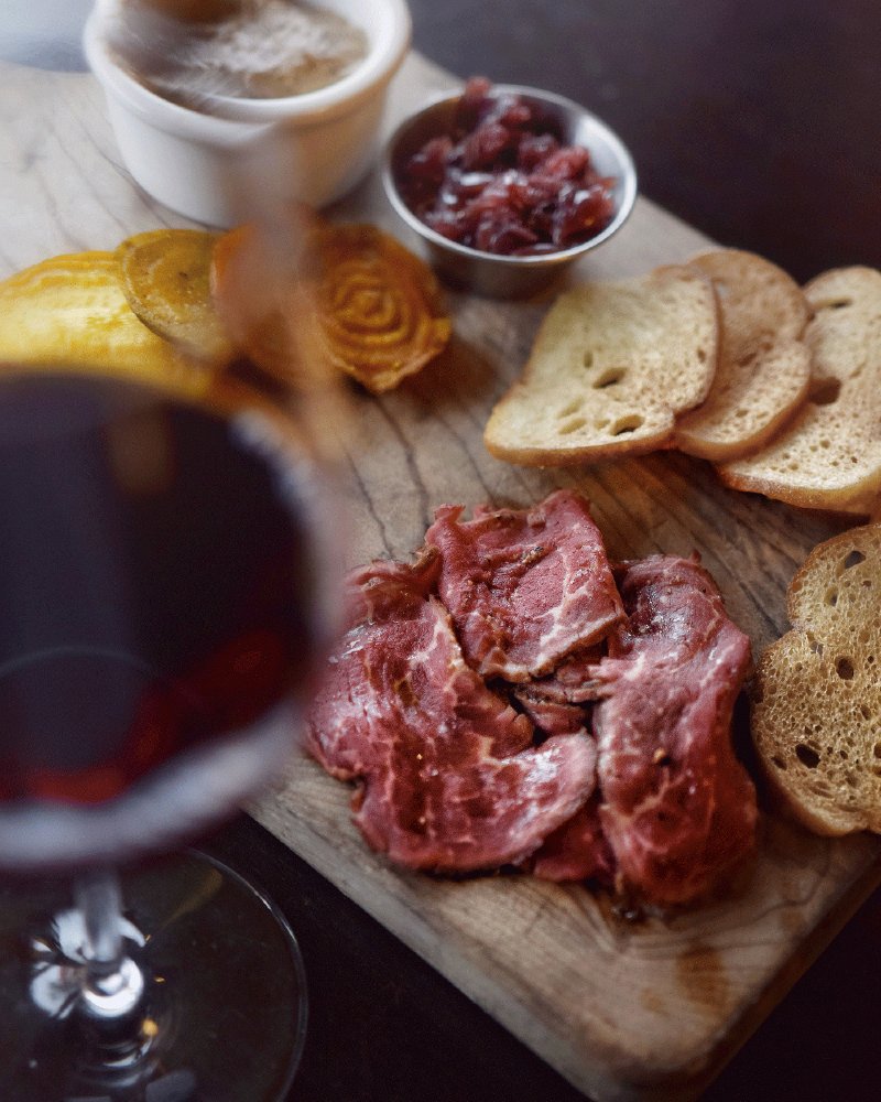 BierCaves's tweet photo. CHEF'S CHOICE BOARD:
Painted Hills beef tenderloin carpaccio, winter chanterelle and shiitake rillette, roasted golden beets, sweet onion jam, and French bread crisps.

Recommended wine pairing:
- Three Otters Willamette Pinot Noir https://t.co/mp59y0yGo6