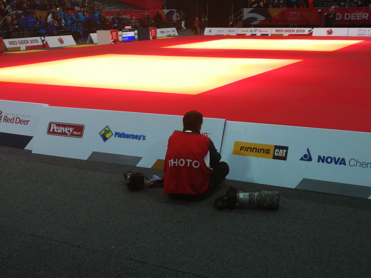 fifaportugal77's tweet photo. Patiently waiting for the money shot. #lifeofaphotographer #dedication #TeamEquipe_NB @Team_EquipeNB #CGJudo https://t.co/YQtPGeBOCk