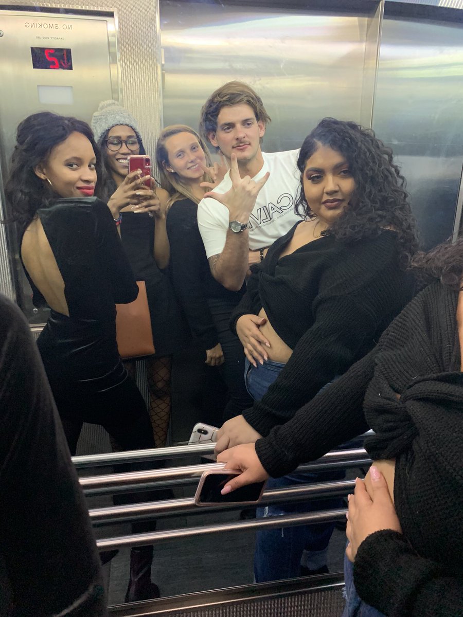 nelo_ms's tweet photo. @skyroomnyc  Was Too Lit 🔥 https://t.co/5lgfj9G2cx