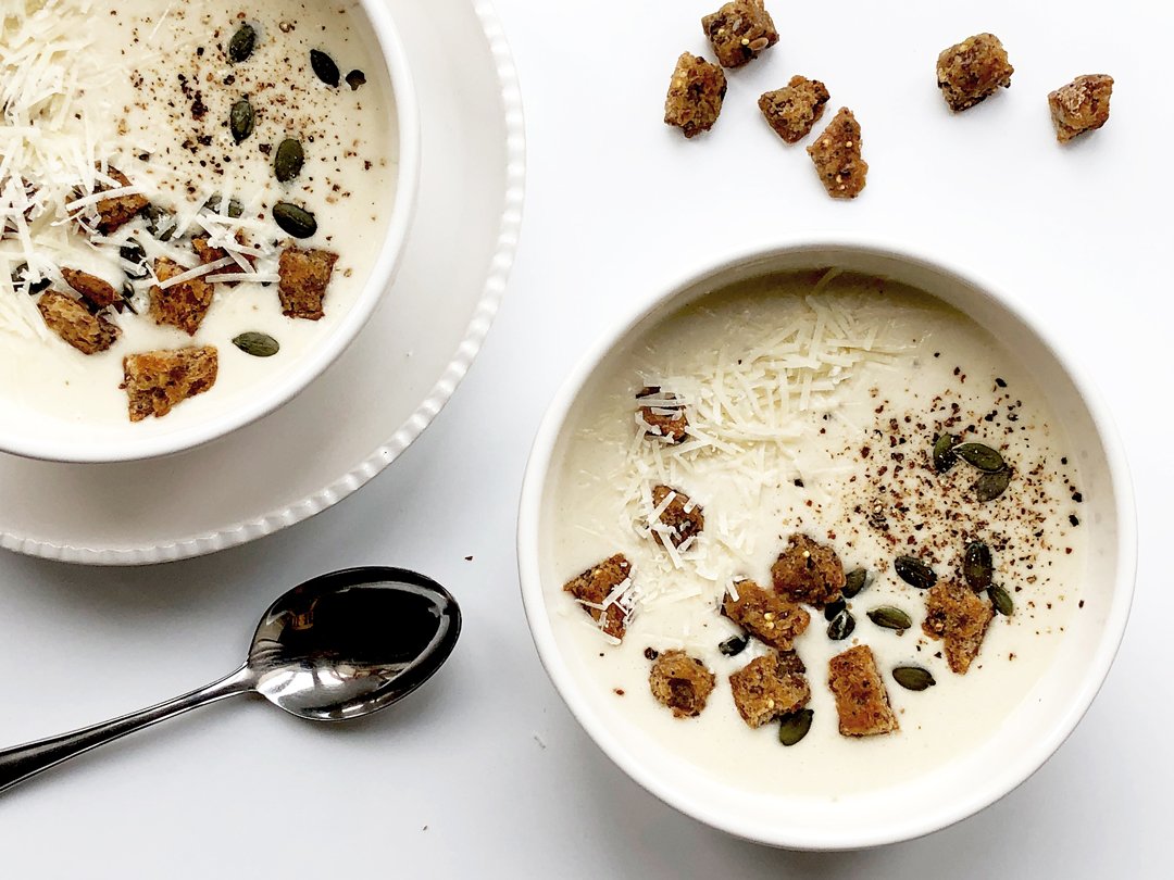 AKColoursTweet's tweet photo. Creamy Cauliflower Soup | Easy to make creamy cauliflower soup served with crispy croutons and parmesan. 
Recipe at https://t.co/t8JKYni59w

#soup #cauliflower #recipes #dinner #food #foodie https://t.co/FmCFPegSwK