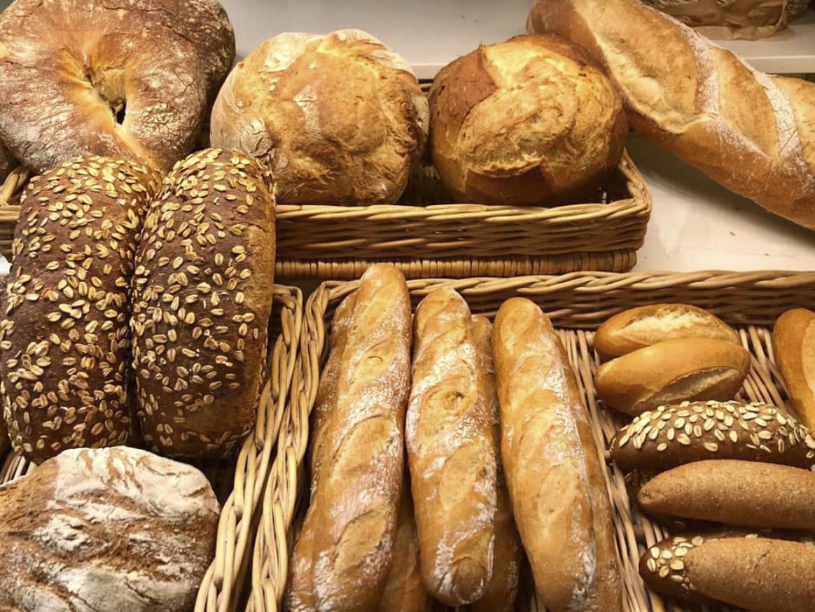 CapelladesCom's tweet photo. La diversitat i la riquesa en formato de pa. 🍞🥖🌾
Bon dia i bona setmana! Forn de Pa Xata
#pa #forn #tradiciones #artesanal #comadadia #diversitat #padepages #integral #panets #llavors #farina # capelladesésmoltmés # capelladeséscomerç https://t.co/pbq9KSu6YB
