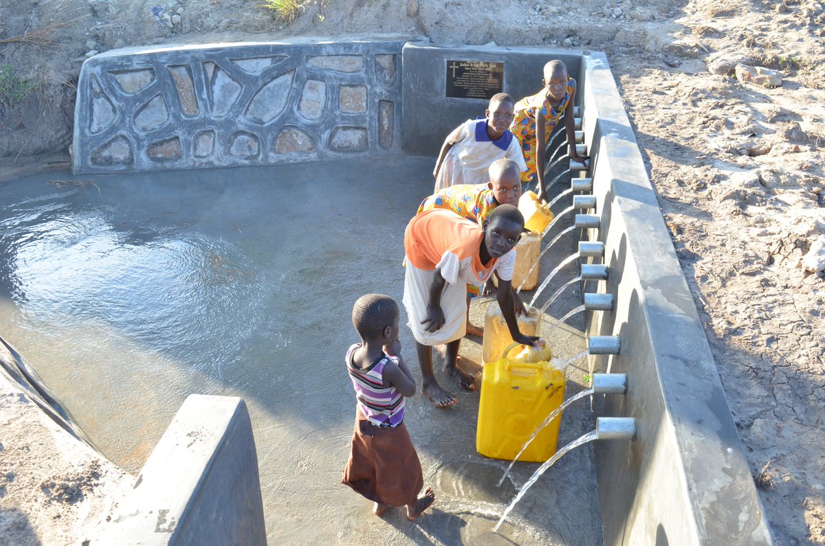 j414foundation's tweet photo. Built in loving memory of Jeanetta Brown (known affectionately as Granny B) the Oput well serves more than 3000 people across 4 villages and 3 local schools. We’re so excited to be able to provide easy, local access to this uncontaminated source of water. #cleanwater #supersized https://t.co/IKZFecSKBF
