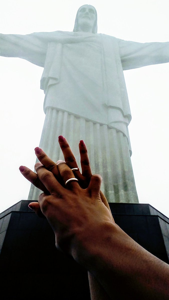 thacrf's tweet photo. "Porque eu te amo, e não consigo me ver sem ser o teu amor por anos.. Não é acaso, é só amor.
Não existe engano que me carregue pra longe, que te faça outros planos, meu bem.
Teu cheiro só tu tem.
Tua boca só tu tem.
Me tem." 💑💍🥰 https://t.co/8mMipuXieU