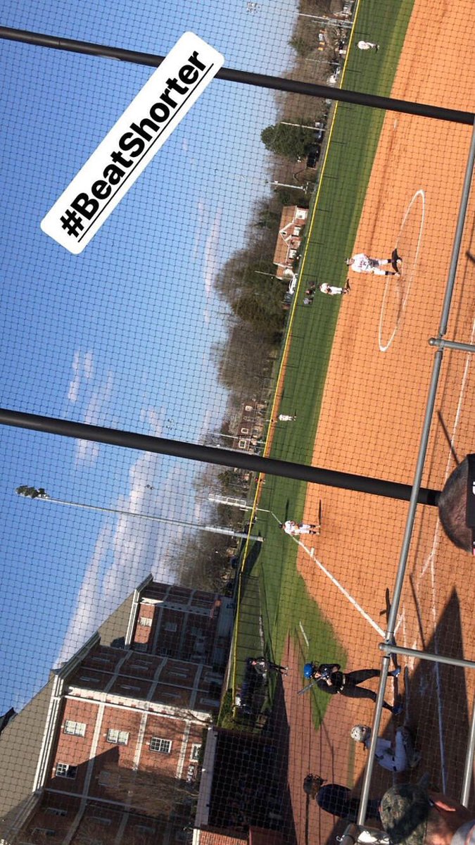 brady_andrew0's tweet photo. Lady Flames dominating Shorter 12-0 in the 3rd inning! https://t.co/LJTWzL3U62