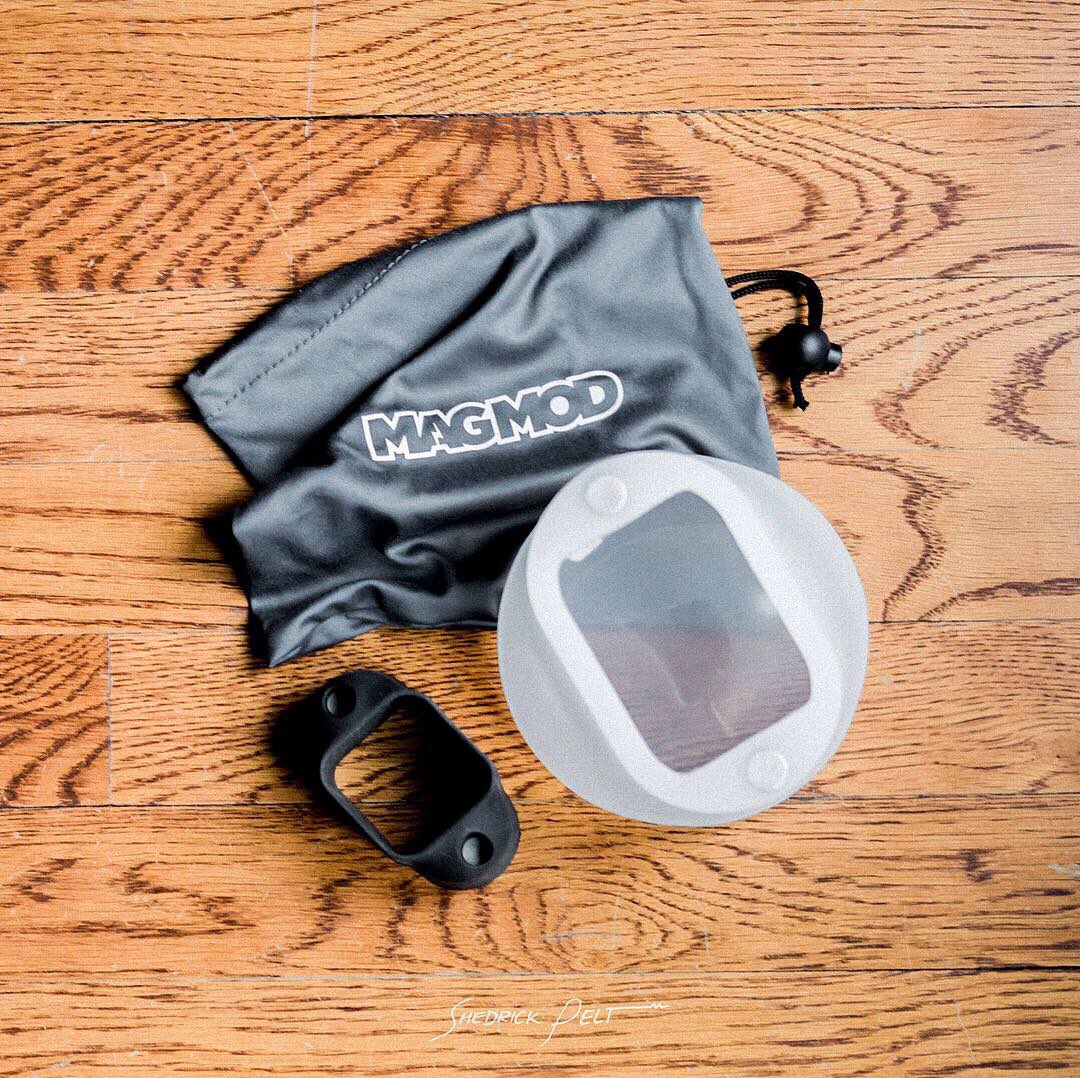 sdotpelt's tweet image. My new #flashmodifier from @magnetmod #Magsphere. Great quality diffused light. Soft shadows on the face. Easy setup, held together w/ powerful magnets. Draw back; the weight (If you don’t have a speed light that locks it could be tough) magnets screw up cards &amp;amp; batteries