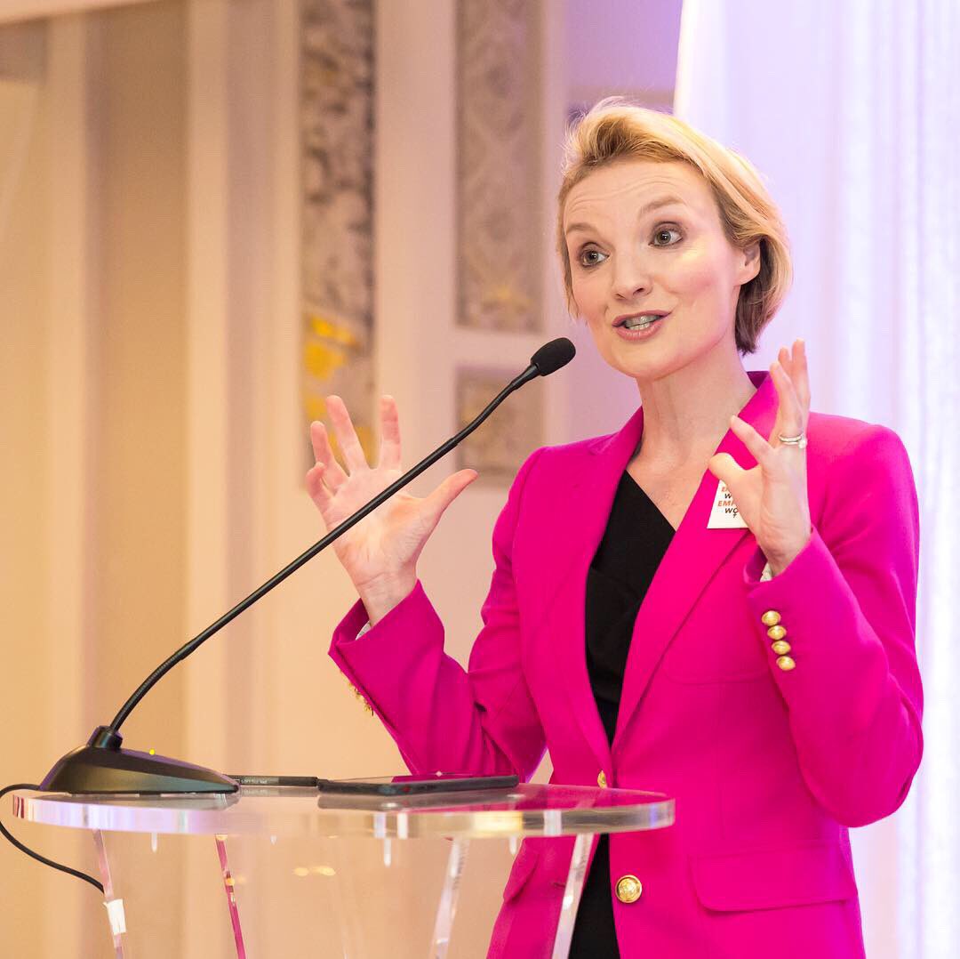 sdotpelt's tweet image. My new #flashmodifier from @magnetmod #Magsphere. Great quality diffused light. Soft shadows on the face. Easy setup, held together w/ powerful magnets. Draw back; the weight (If you don’t have a speed light that locks it could be tough) magnets screw up cards &amp;amp; batteries