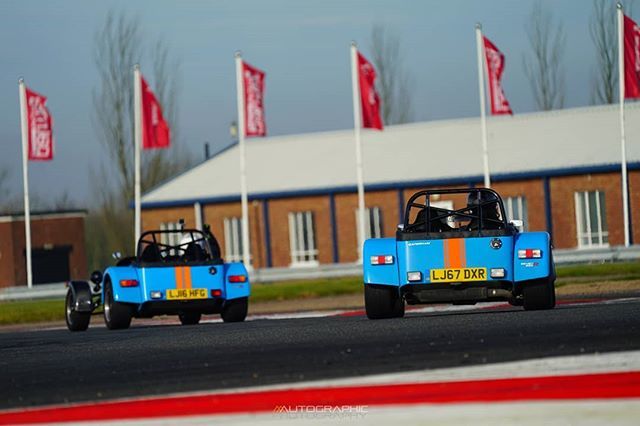 'Twins' A co-ordinated pair of Caterham Sevens. A 620R and a 420R.

Shot on #sonyalphaa9 #sonyalpha #alphagang #bealpha #100400gm

#caterham #caterham7 #caterham620r #caterham420r #racetrack #racecircuit #becauseracecar #trackday #msvtrackdays #msvphotos… ift.tt/2GPlIET