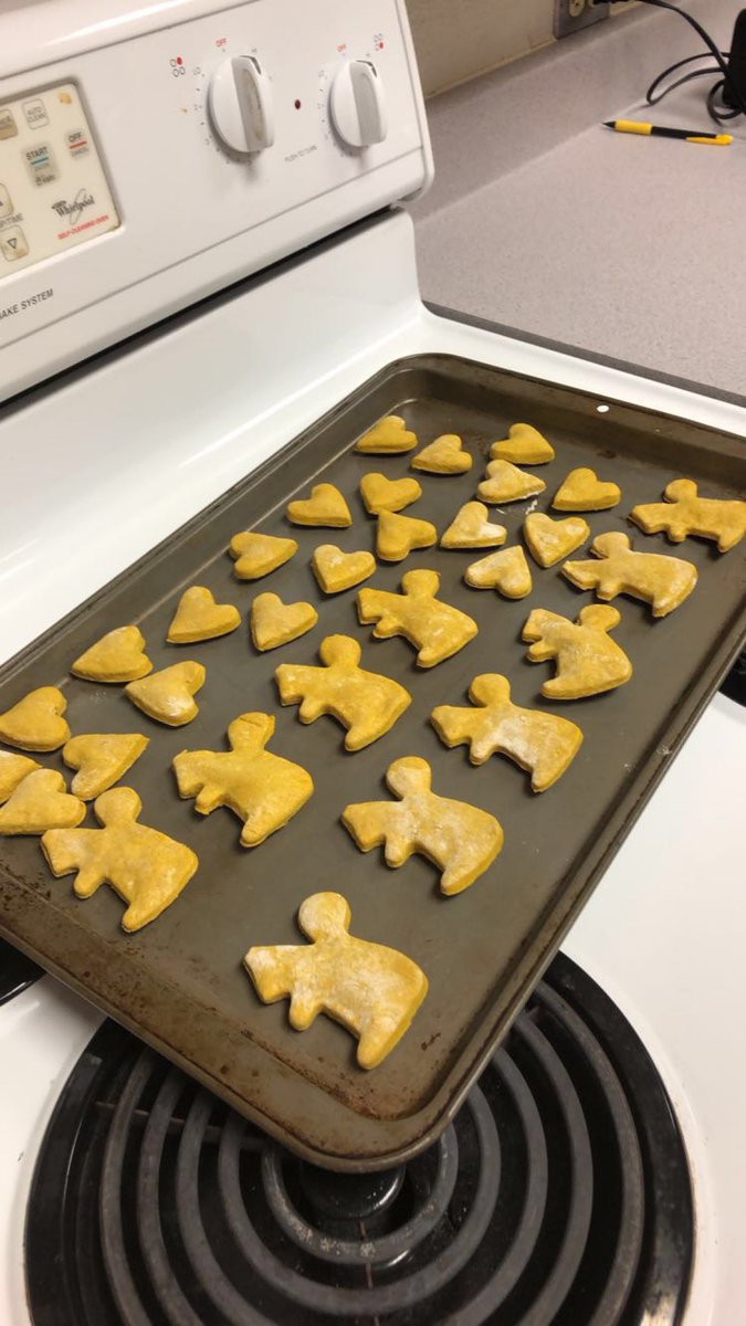 bash_key's tweet photo. Today we made dog treats for our local shelters! https://t.co/JYcHqt51CH