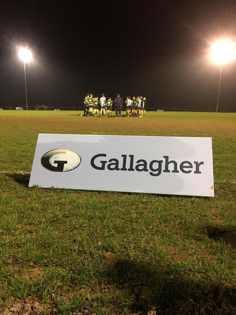 Proud to be here at <a href="/LymmRugbyClub/">Lymm RFC</a> with the local winners of our #TrainWithYourHeroes competition for <a href="/SaleSharksRugby/">Sale Sharks 🦈</a>, the training session being led by #GallagherPrem stars <a href="/Jono__Ross/">Jono Ross</a>, <a href="/fafdeklerk/">Faf de klerk</a> &amp; <a href="/DennySolomona/">Denny_Solomona</a>! Hope the training pays off at game time!