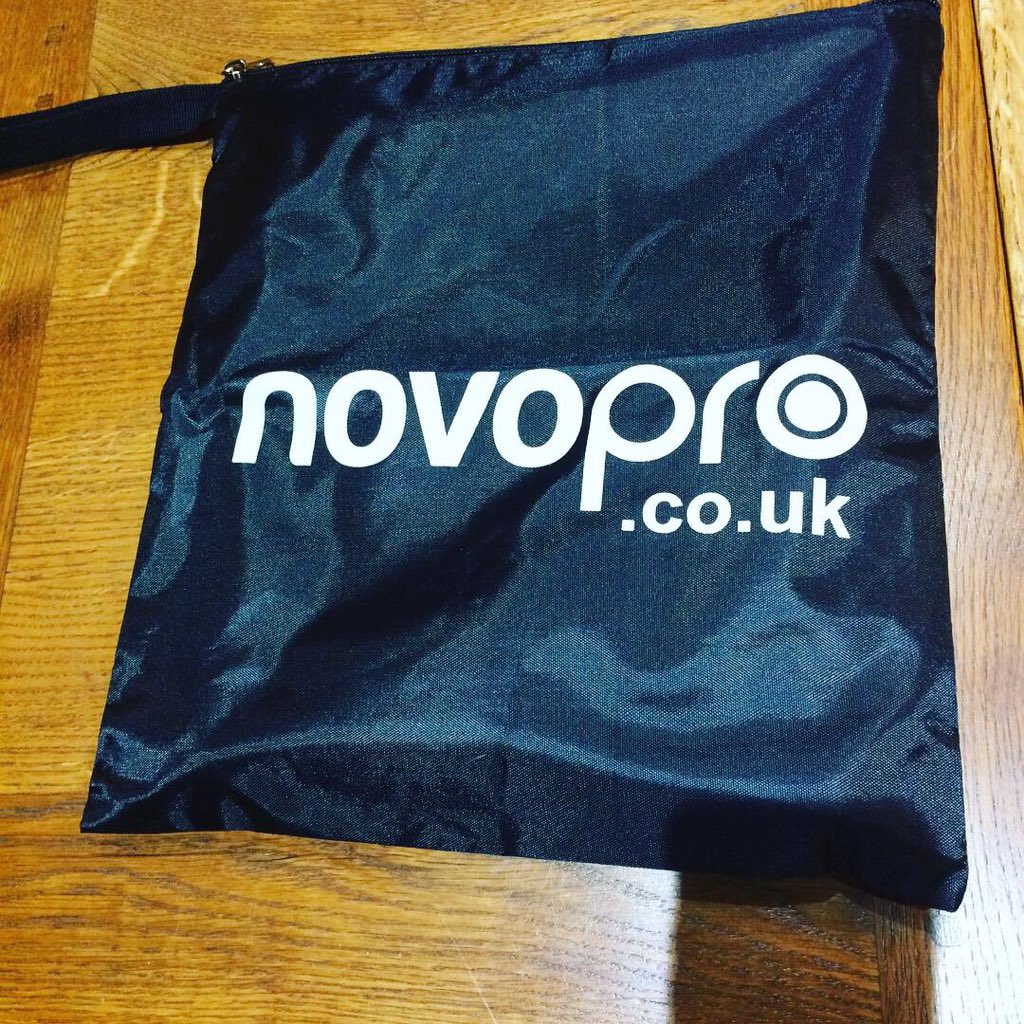 sophiesveinsson's tweet photo. Geeking out with my new toy!!! #novopro LS22M stand is dead tough and DEAD CUTE!!! Comes with its own bag. 😘 https://t.co/FDBsHnES6y