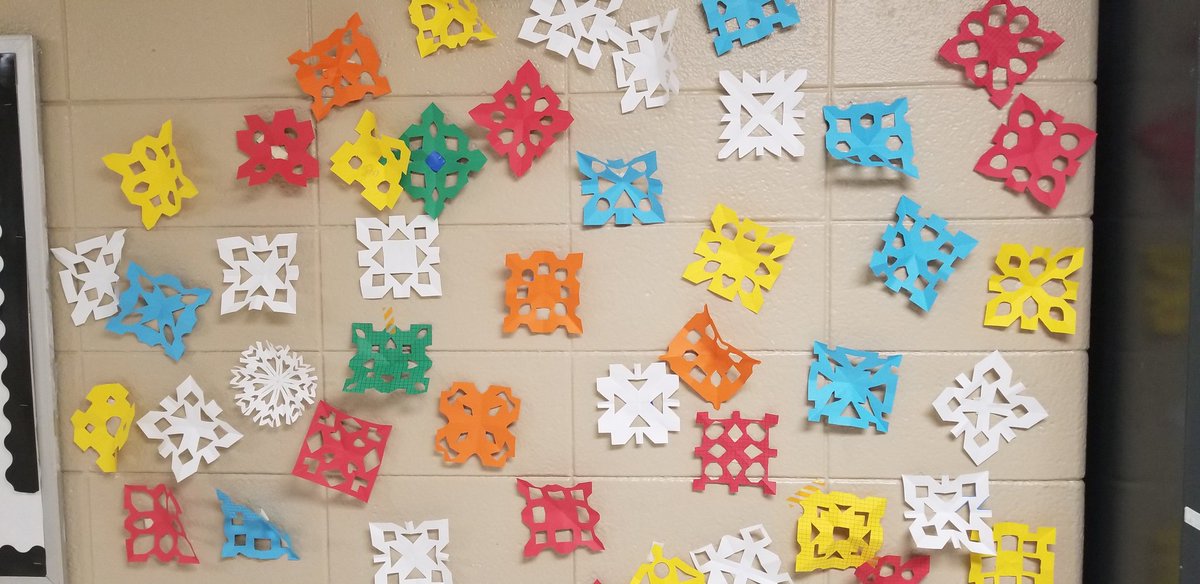 BSHSmath's tweet photo. Geometry Snowflakes today after our late start. Symmetry and Transformation at work. #BSHSGEOMETRY https://t.co/YuwIuzRnZw