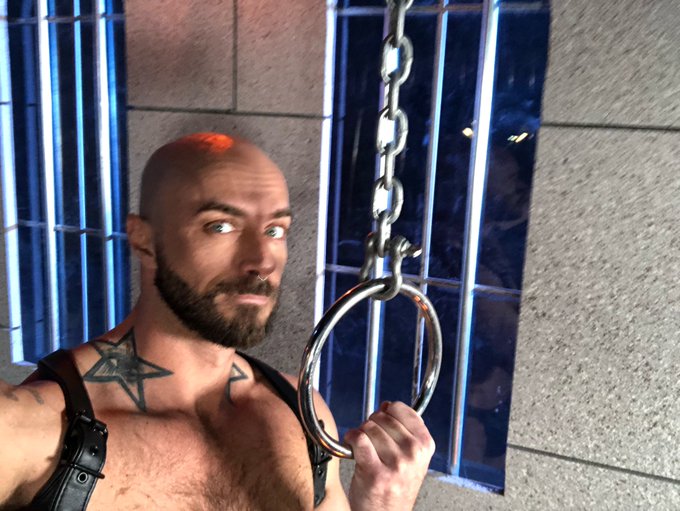 😈🖤 https://t.co/61la3Z9kTk